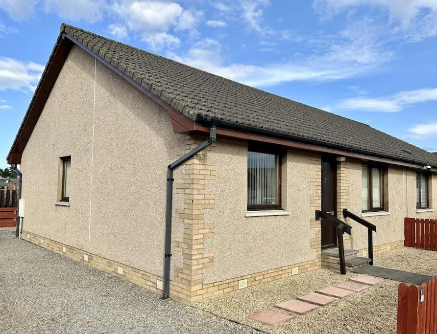 Cosy At Camden, Entire Bungalow Evanton Exterior foto