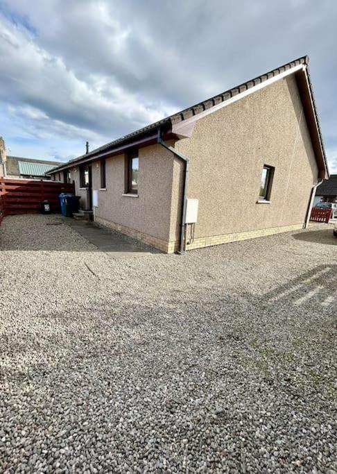 Cosy At Camden, Entire Bungalow Evanton Exterior foto